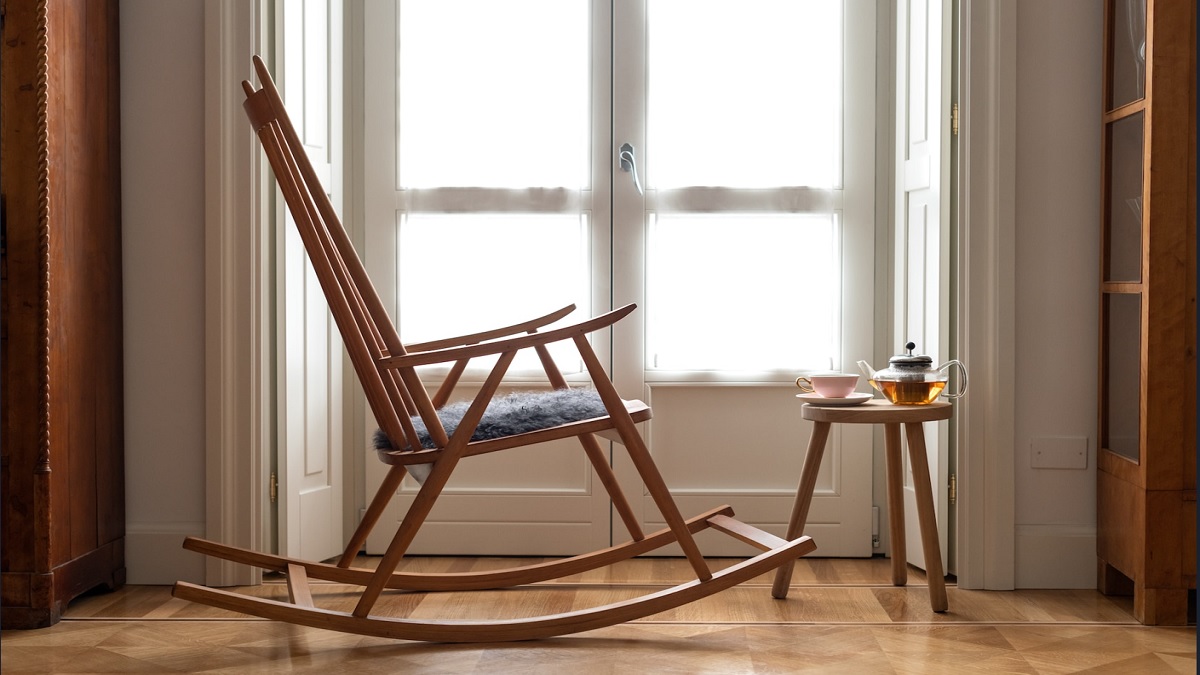 Wooden Rocking Chairs To Keep You Relaxed And Reduce Back Pain